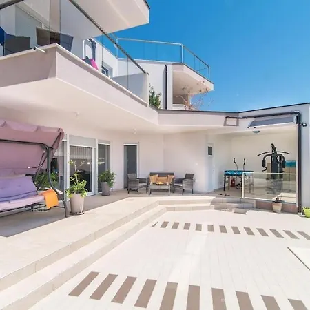Traumhafte **** Meerblick Und Pool Vila *
